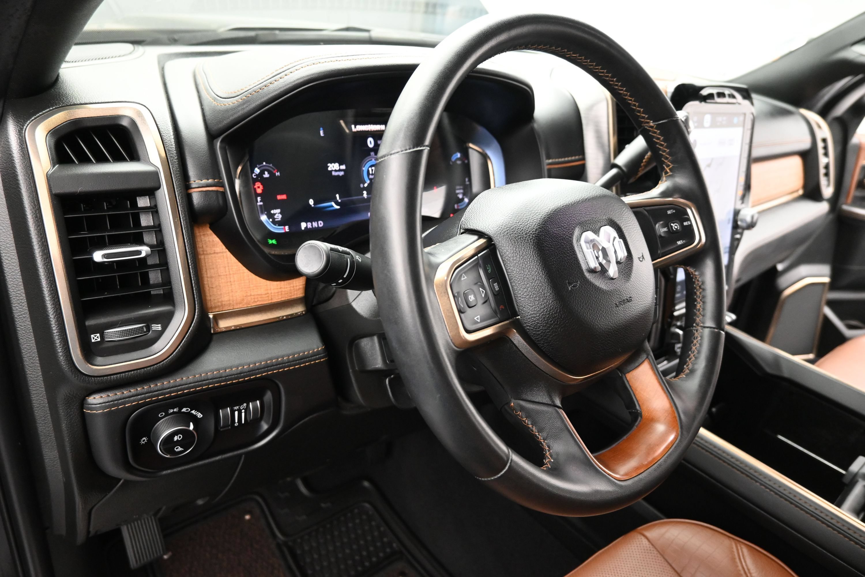 Used 2024 RAM 2500 Limited w/ Towing Technology Group AWD/4WD image 12
