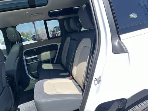 Used 2024 Land Rover Defender 110 X-Dynamic SE image 33