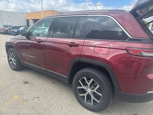 Used 2024 Jeep Grand Cherokee Limited w/ Luxury Tech Group II AWD/4WD image 3