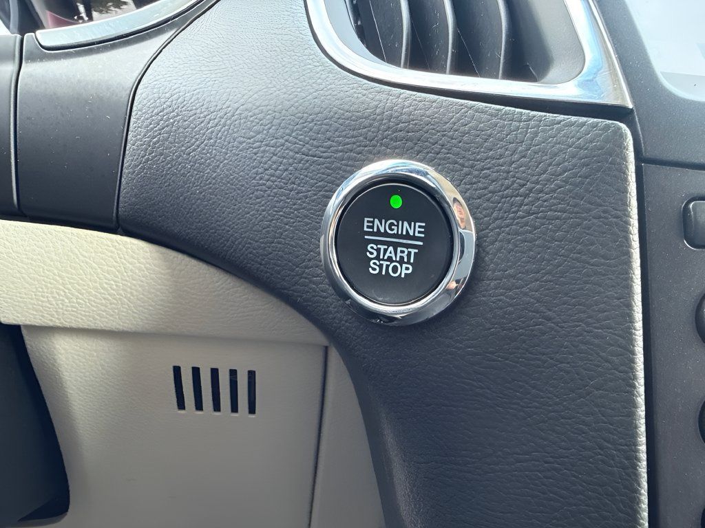 Used 2019 Ford Edge Titanium FWD image 18