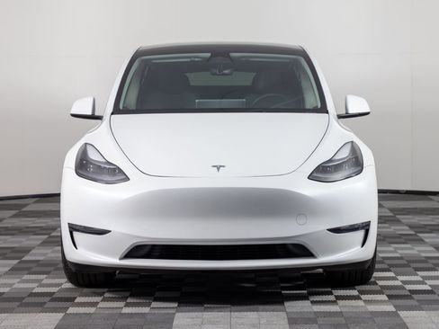 Used 2023 Tesla Model Y Long Range image 11