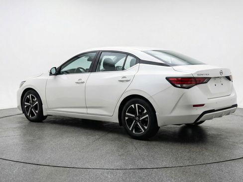 Used 2025 Nissan Sentra SV image 5