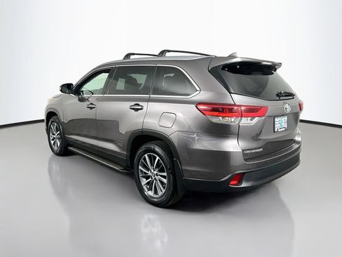 Used 2019 Toyota Highlander XLE AWD/4WD image 5