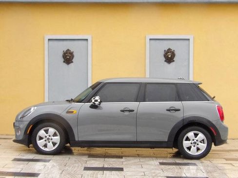 Used 2019 MINI Cooper 4-Door Hardtop image 5