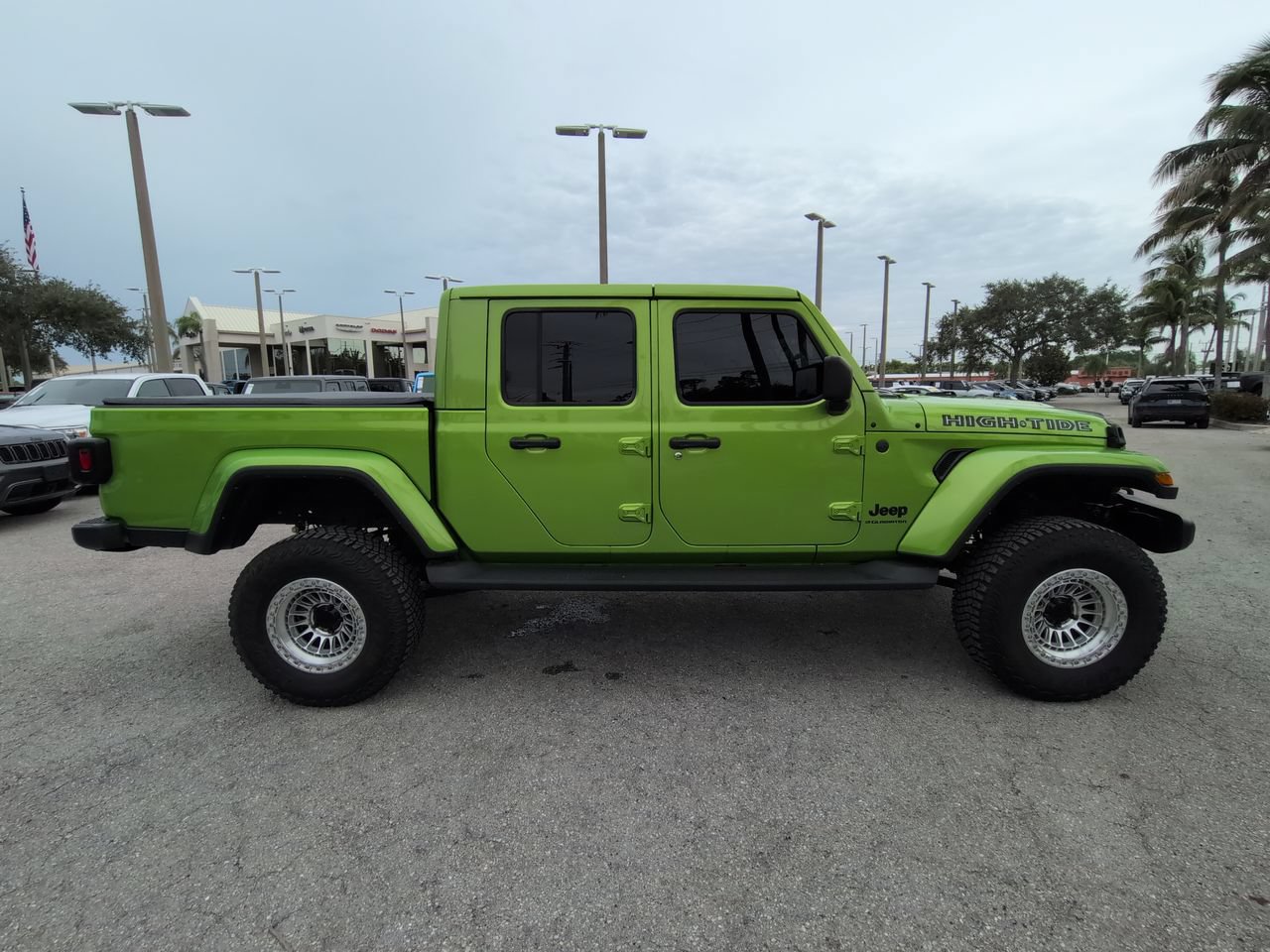 Used 2025 Jeep Gladiator Sport AWD/4WD image 4