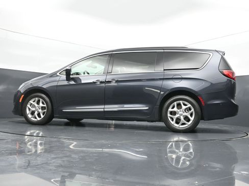 Used 2019 Chrysler Pacifica Touring-L Plus w/ Advanced Safetytec Group FWD image 37