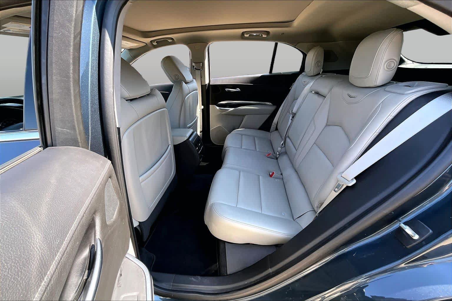 Used 2019 Cadillac XT4 Luxury w/ Cold Weather Package FWD image 20