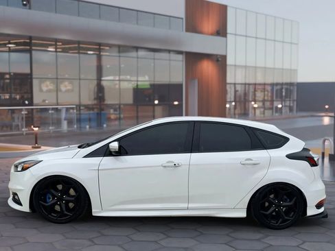 Used 2017 Ford Focus ST image 5