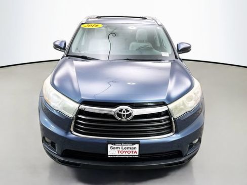Used 2016 Toyota Highlander XLE AWD/4WD image 2
