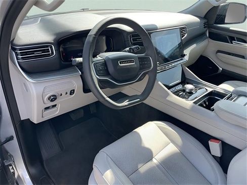 Used 2024 Jeep Wagoneer Series II image 12