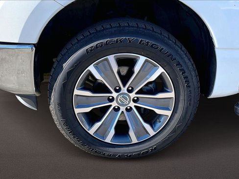 Used 2018 Nissan Titan SL image 9