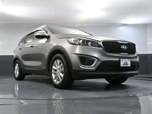 Used 2016 Kia Sorento LX image 46
