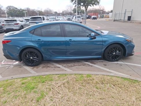 Used 2025 Toyota Camry SE image 7