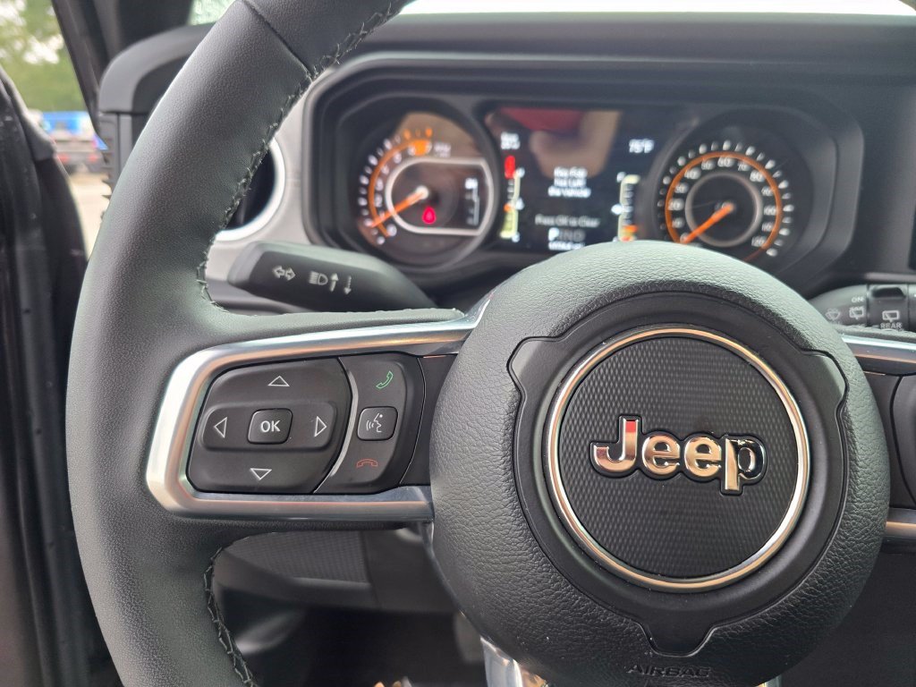 Used 2026 Jeep Wrangler Unlimited Sahara AWD/4WD image 41