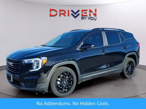 Used 2023 GMC Terrain SLE w/ Elevation Edition image 1