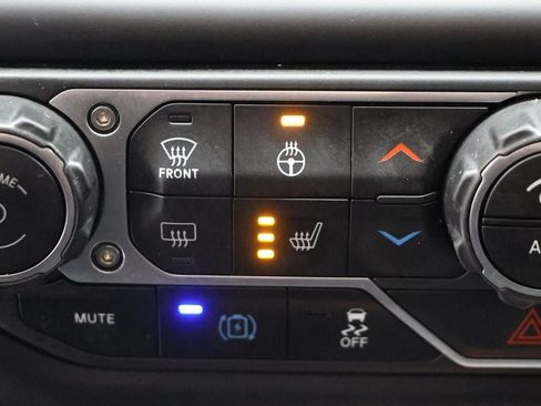 Used 2023 Jeep Wrangler Unlimited w/ Cold Weather Group AWD/4WD image 22