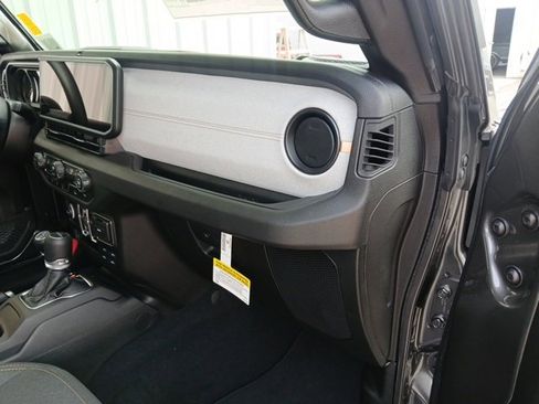 New 2025 Jeep Gladiator Sport image 31