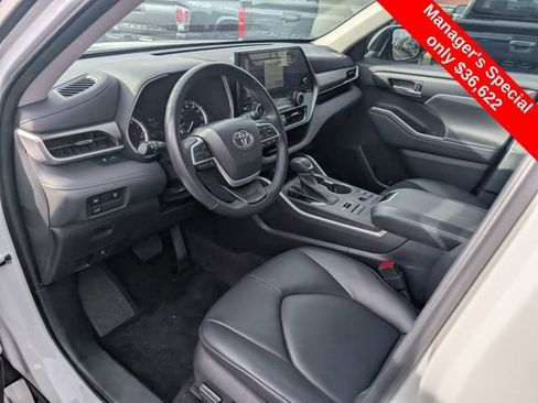 Used 2023 Toyota Highlander XLE image 13