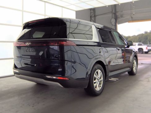 Used 2022 Kia Carnival LX FWD image 4
