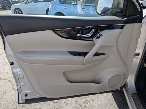 Used 2017 Nissan Rogue Sport SL image 14