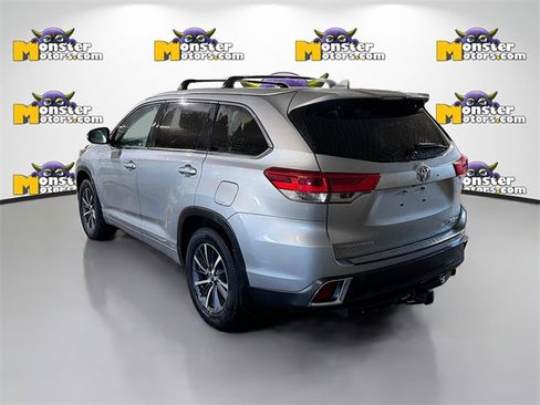 Used 2017 Toyota Highlander XLE image 6