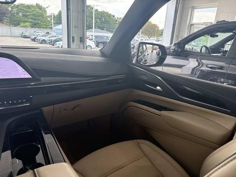 Certified 2024 Cadillac Escalade Premium Luxury w/ LPO, Floor Liner Package AWD/4WD image 35