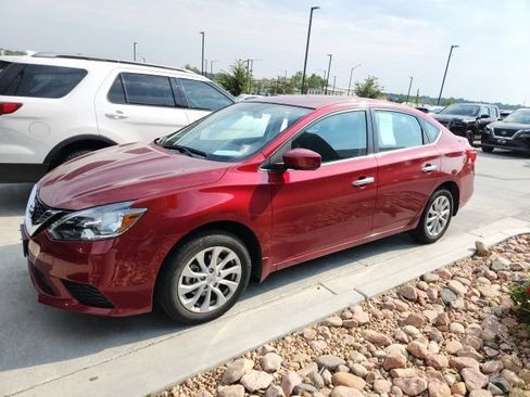 Used 2019 Nissan Sentra SV FWD image 1