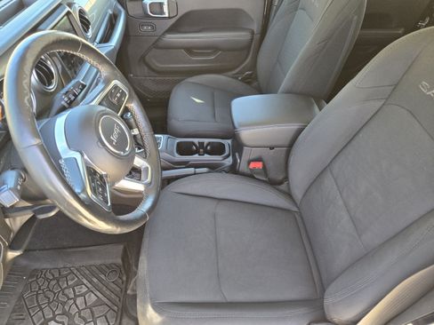 Used 2018 Jeep Wrangler Unlimited Sahara AWD/4WD image 9