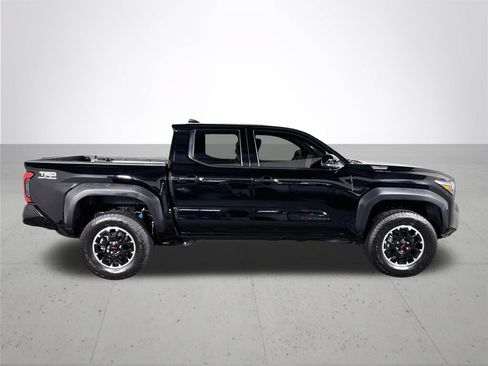 Used 2025 Toyota Tacoma TRD Off-Road AWD/4WD image 5