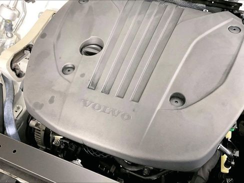 Used 2022 Volvo XC60 B5 R-Design w/ Advanced Package FWD image 32