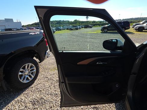Used 2023 Chevrolet TrailBlazer ACTIV w/ Sun and Liftgate Package FWD image 7