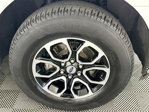 Used 2024 Ford Expedition Max XLT image 11