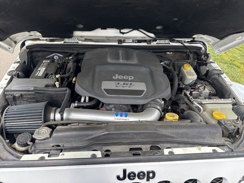 Used 2012 Jeep Wrangler Unlimited Sahara AWD/4WD image 8