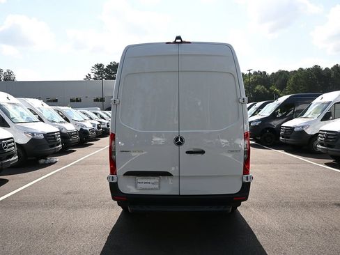 Used 2024 Mercedes-Benz Sprinter 2500 image 23