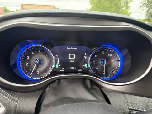 Used 2024 Chrysler Pacifica Touring-L AWD/4WD image 6