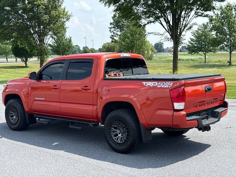 Used 2017 Toyota Tacoma TRD Sport w/ Premium & Technology Package AWD/4WD image 6