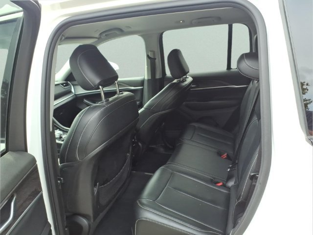 Used 2023 Jeep Grand Cherokee Limited AWD/4WD image 11