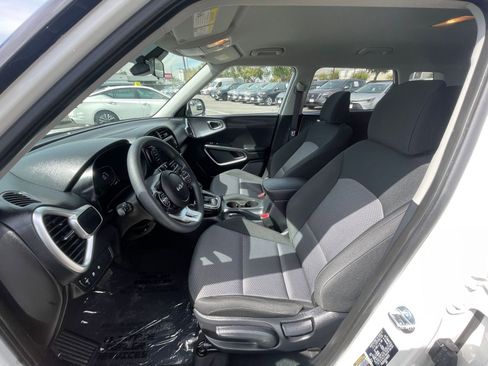 Used 2025 Kia Soul LX w/ LX Technology Package image 27