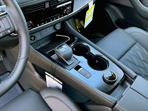 New 2026 Nissan Rogue Platinum image 7