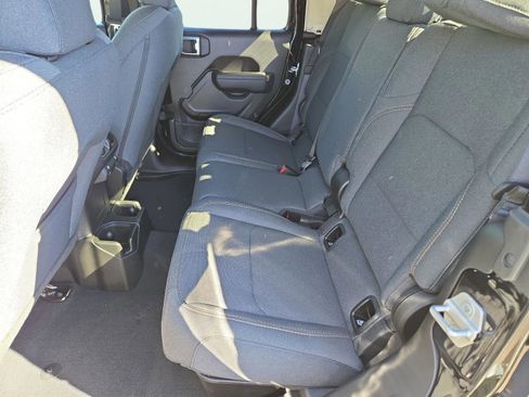 New 2025 Jeep Gladiator Sport image 17