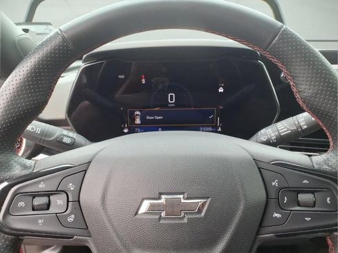 Certified 2024 Chevrolet Trax RS w/ Sunroof Package FWD image 21