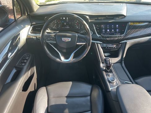 Used 2023 Cadillac XT6 Premium Luxury w/ Technology Package image 2