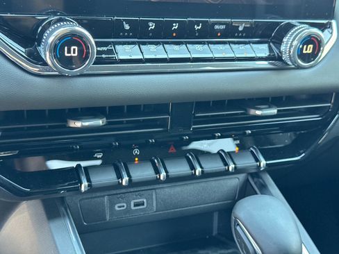 New 2025 GMC Canyon Elevation w/ Convenience Package image 15