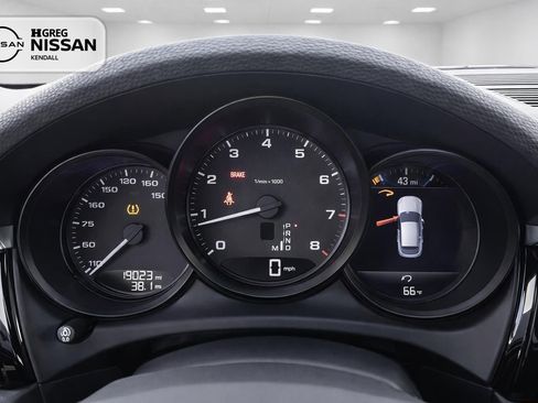 Used 2023 Porsche Macan AWD/4WD image 10