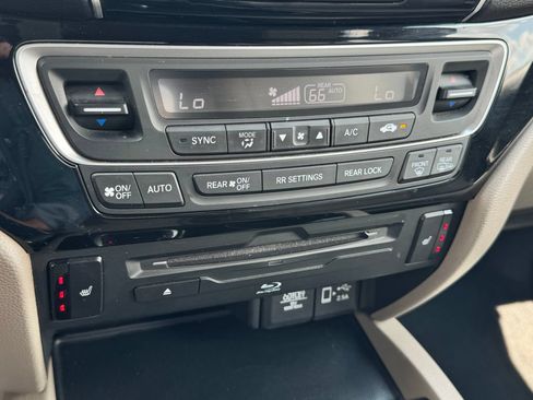 Used 2019 Honda Pilot Touring image 28