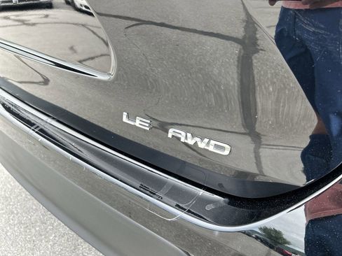Used 2023 Toyota Highlander LE AWD/4WD image 10