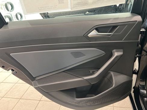 Used 2025 Volkswagen Jetta SE w/ Sunroof Package FWD image 15