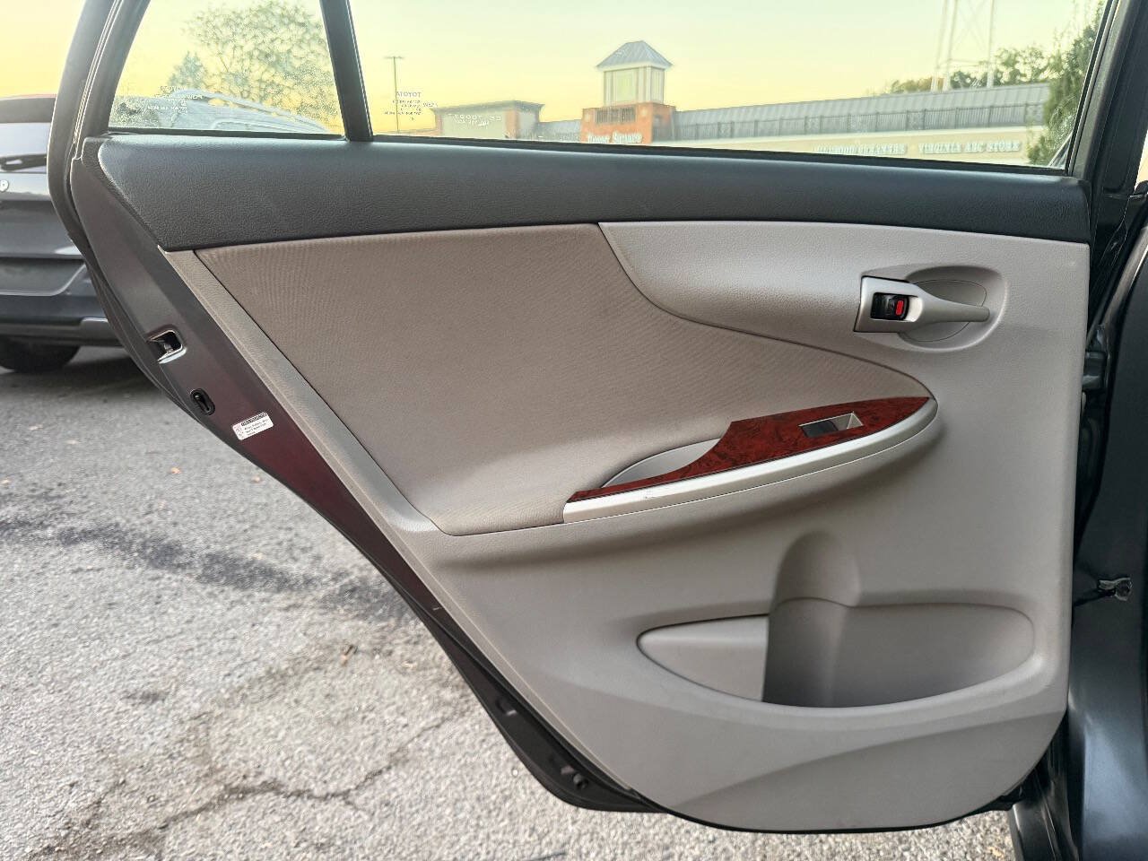 Used 2013 Toyota Corolla LE FWD image 10