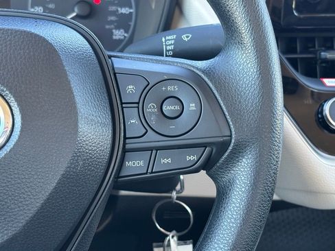 Used 2025 Toyota Corolla LE image 16