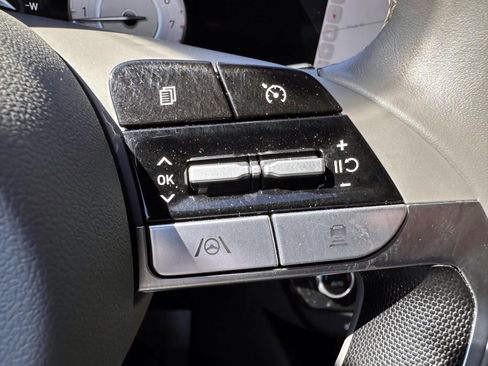 Used 2023 Hyundai Elantra SEL w/ Convenience Package FWD image 16